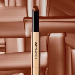 PHANTOM VOLUMIZING GLOSSY BALM 31 PHANTOM VOLUMIZING GLOSSY BALM -Omorovicza Shop Hourglass PhantomVolumizingGlossyBalm Trace 16