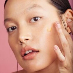 ALL-EMBRACING HYDRATING SERUM (WATERMELON + HIBISCUS) 6 ALL-EMBRACING HYDRATING SERUM (WATERMELON + HIBISCUS) -Omorovicza Shop odacite all embracing hydrating serum alt1